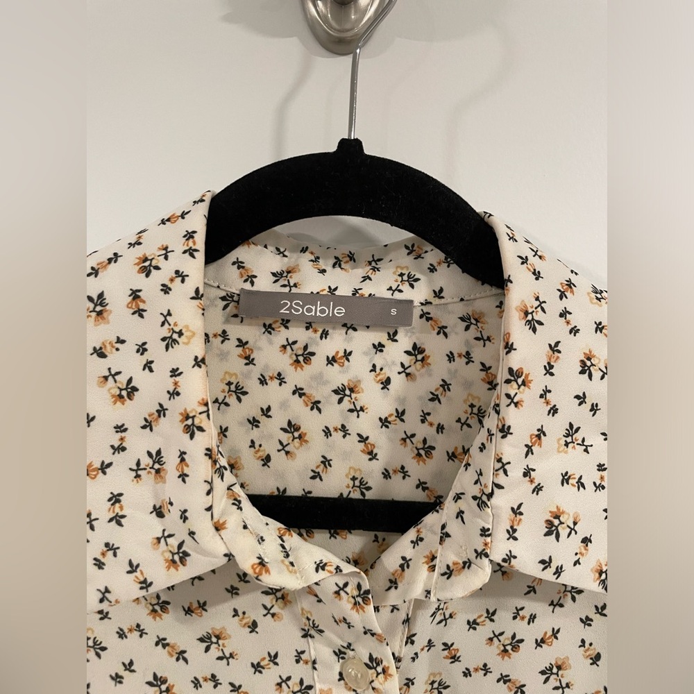 Floral Button Down Blouse - Picture 2 of 5